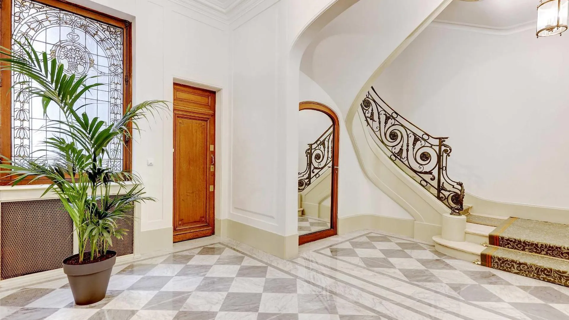 Appartement De Luxe Haussmannien Aux Champs-Elysees Paris