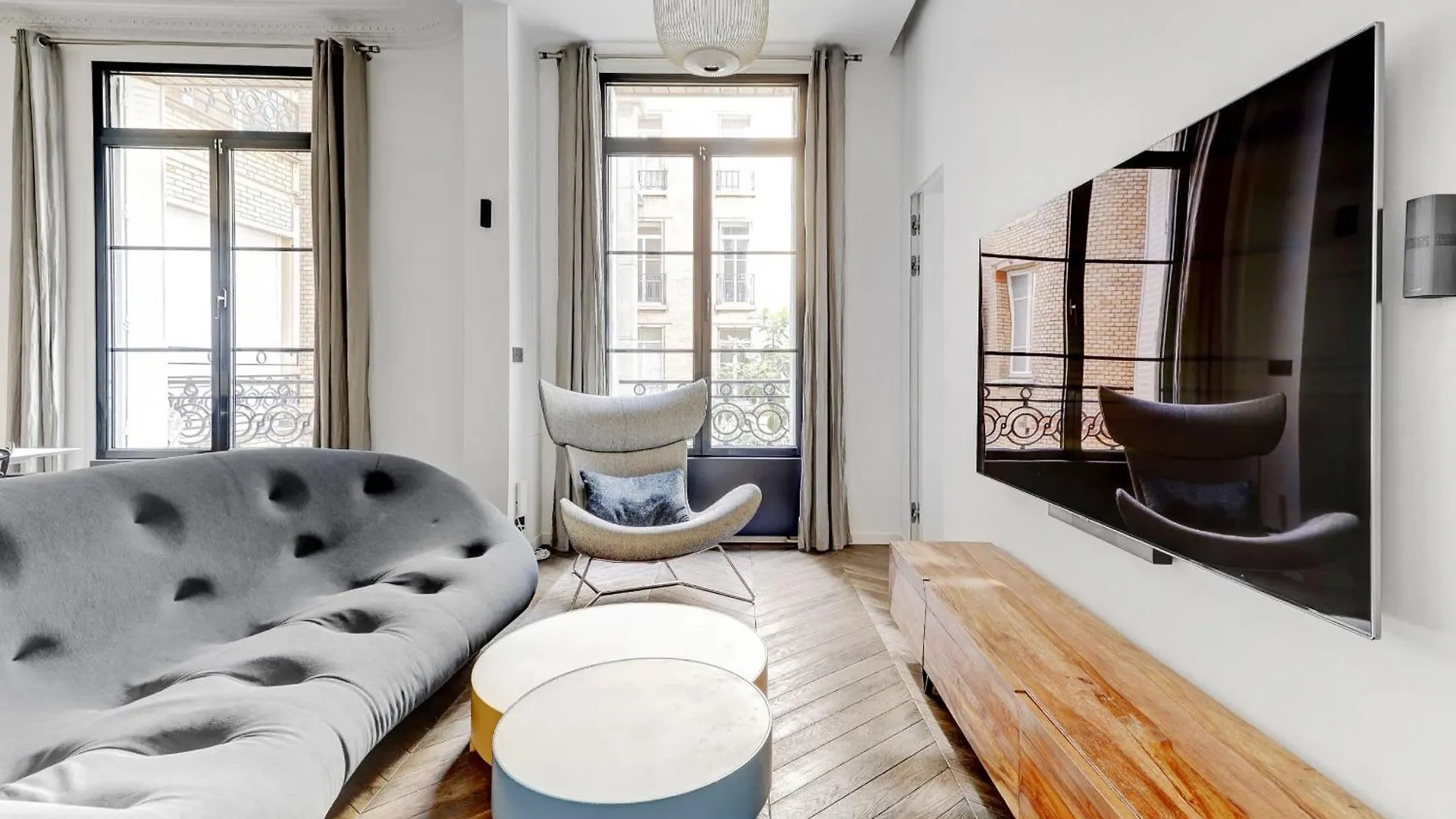 Appartement De Luxe Haussmannien Aux Champs-Elysees Paris