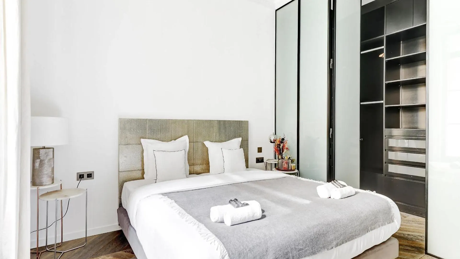 Appartement De Luxe Haussmannien Aux Champs-Elysees París Francia