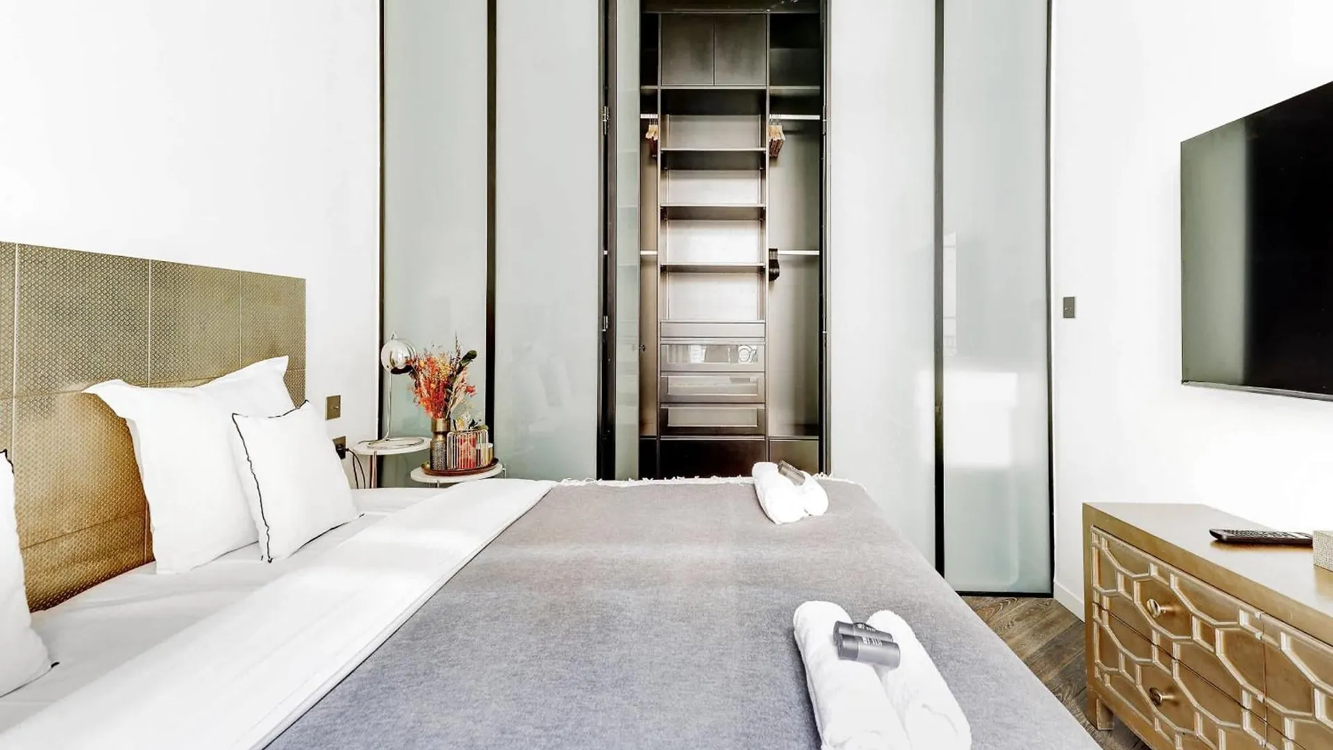 Appartement De Luxe Haussmannien Aux Champs-Elysees Paris 0*,  France